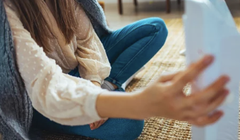 차가운 손 사진