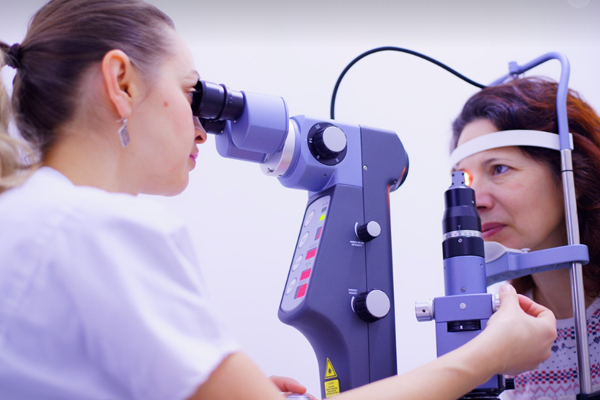 눈 질환 황반변성 초기 발견으로 예방