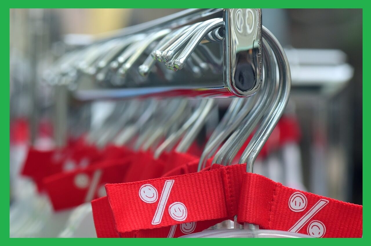 할인-태그-옷걸이