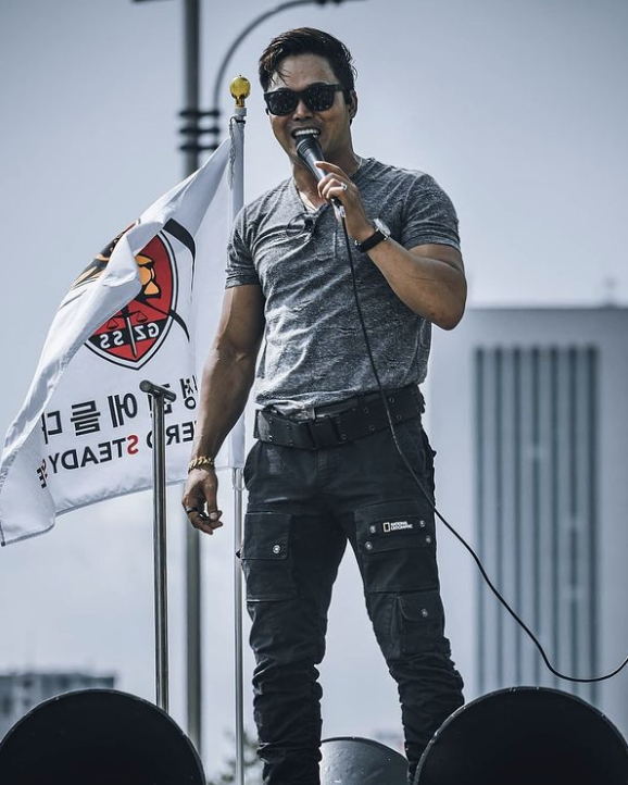 안정권 마이크 시위