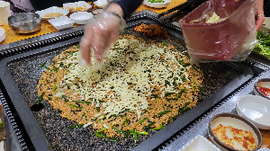 수지맛집 고인돌돌판구이 치즈누룽지말이