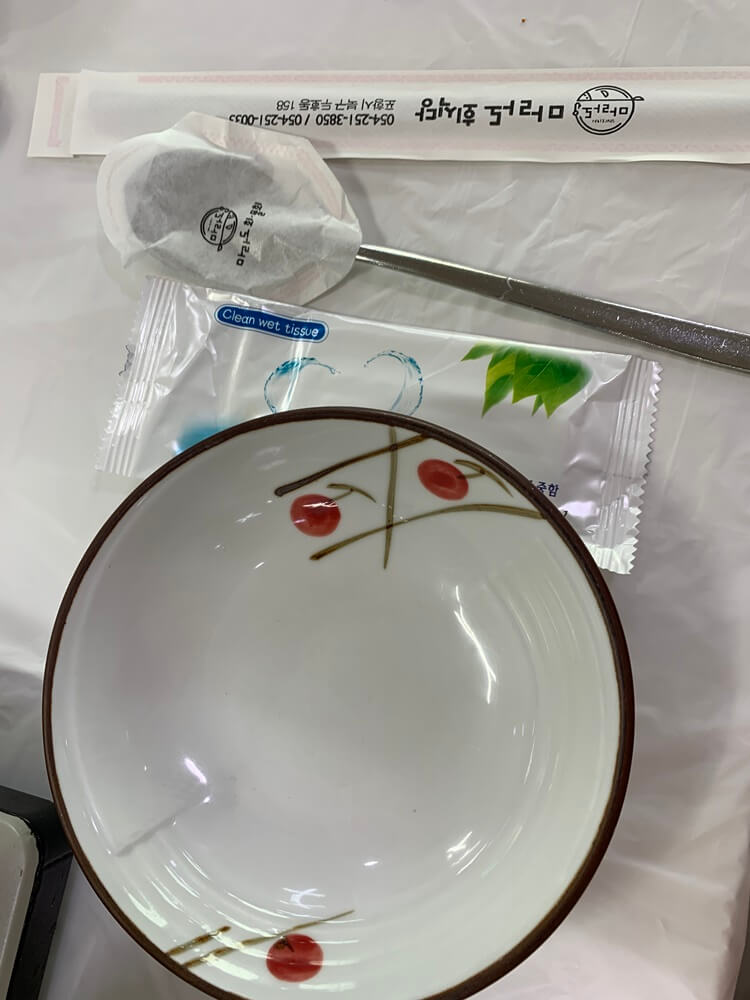 그릇, 수저, 젓가락, 물티슈