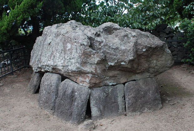위석식 고인돌 (濟州式 支石墓)