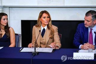 공개 반박 엡스타인 트럼프 와이프&amp;#44; 소개 관련성 부인