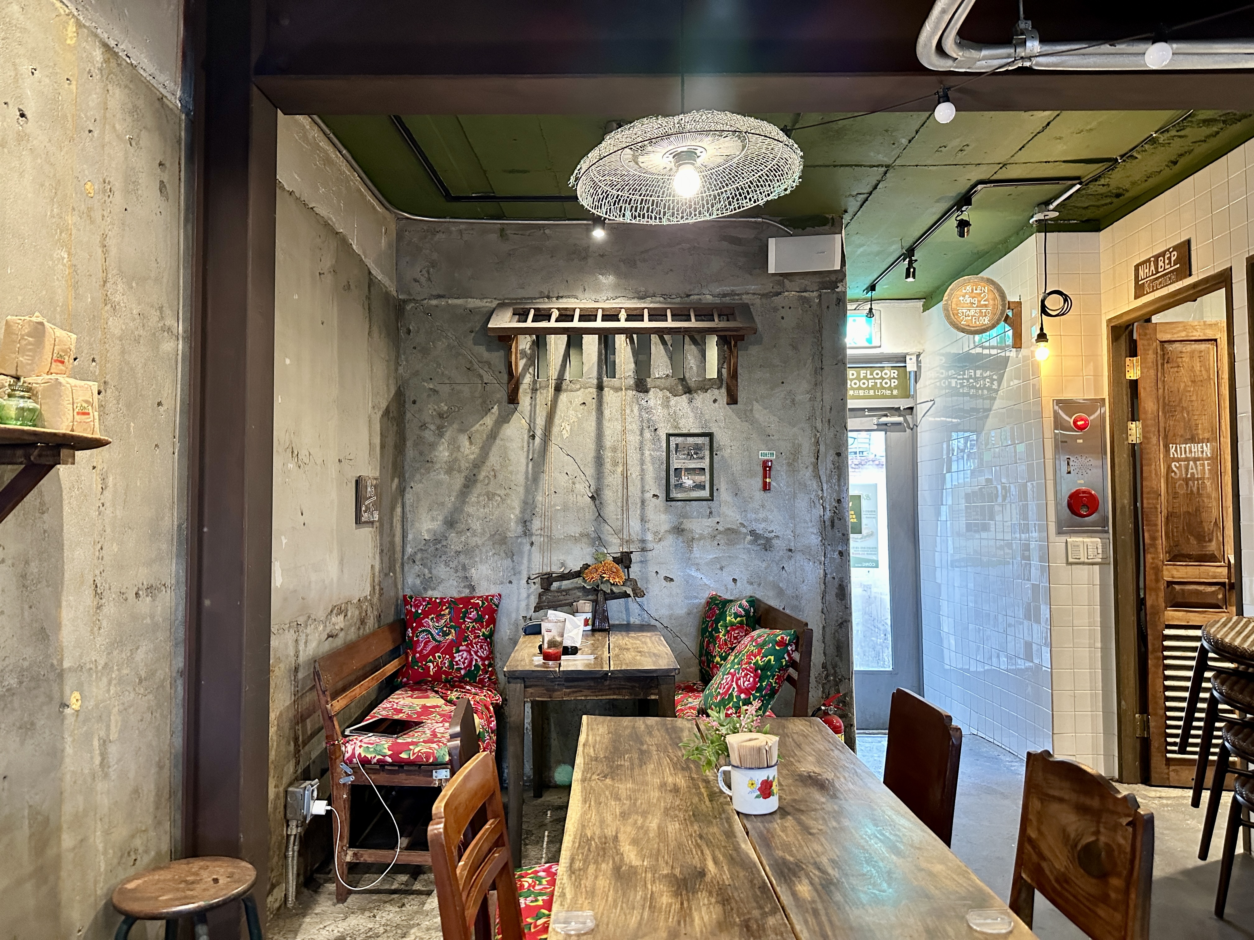 베트남 빈티지 느낌의 콩카페