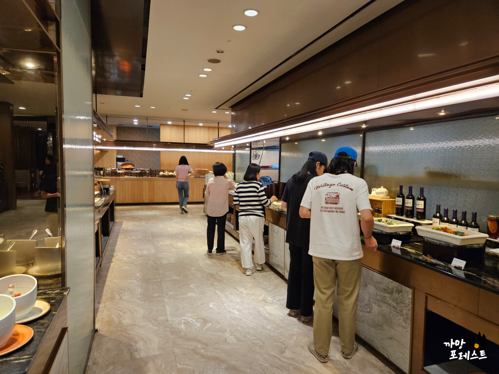 더 리버사이드 호텔 뷔페 내부