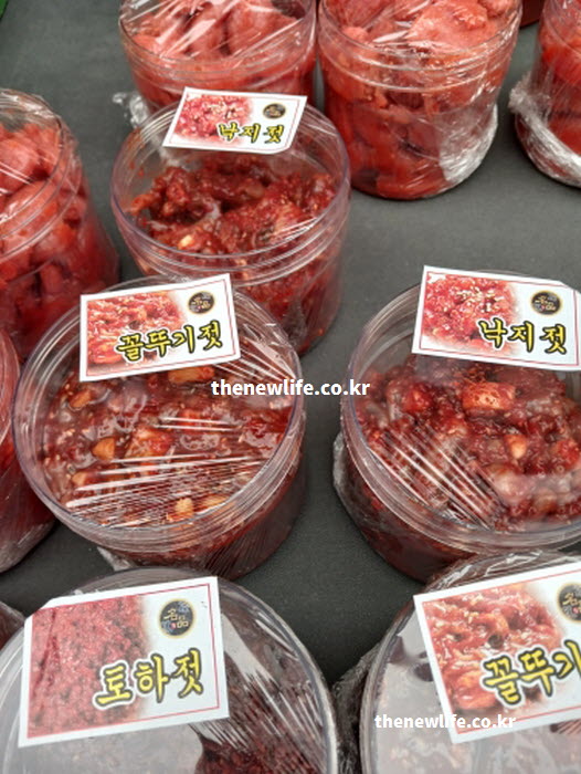 소금에 절여 나트륨 함량이 높은 고혈압에 안 좋은 음식은 습관으로 줄이는 젓갈 실물 사진