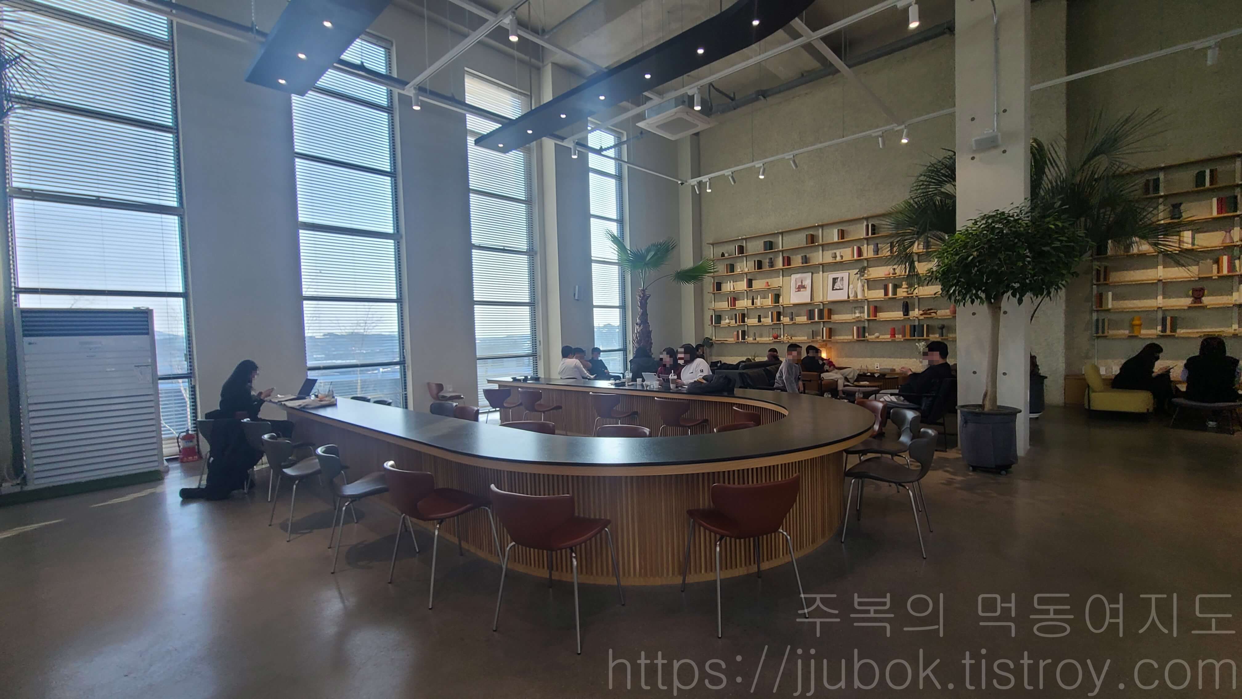 앤드-테라스-AND-TERRACE-파주점-2층
