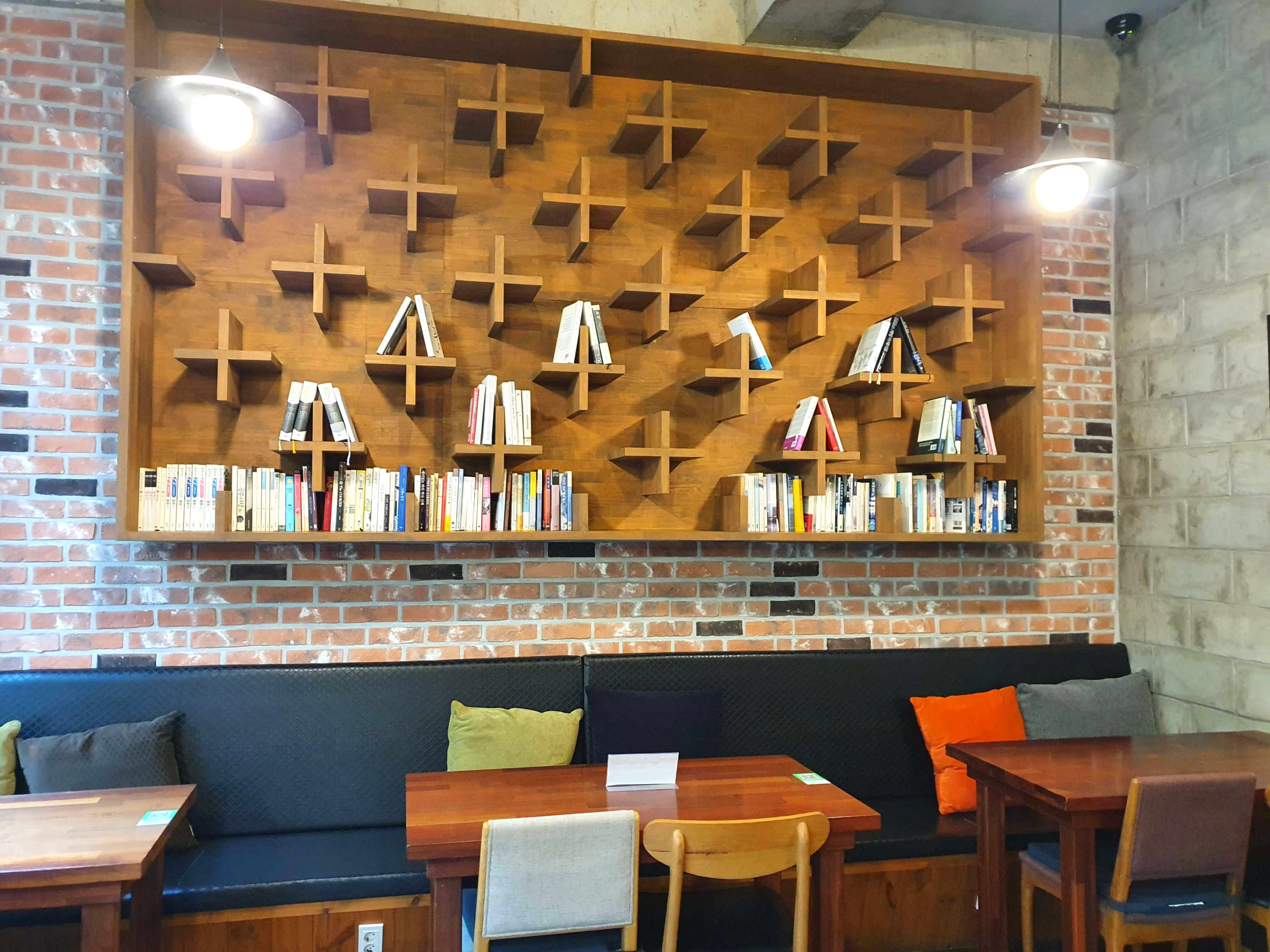 나쿠펜다 인테리어 책장