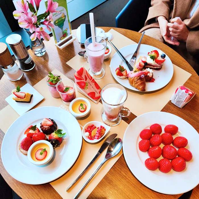 생방송투데이 용산 신용산 딸기 디저트 뷔페 맛집