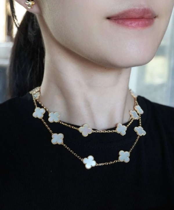 사주 밸런스를 맞추는 주얼리 명리학 반클리프 아펠 알함브라 원석별 가이드