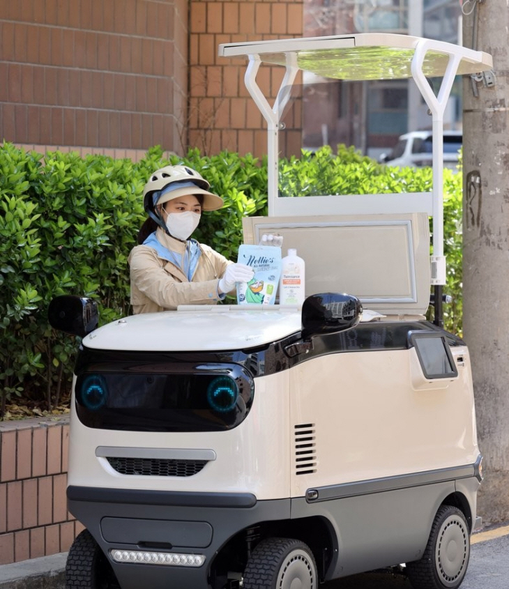 프레시 매니져가 이용하는 전동카트. 한국야쿠르트 홍보자료.