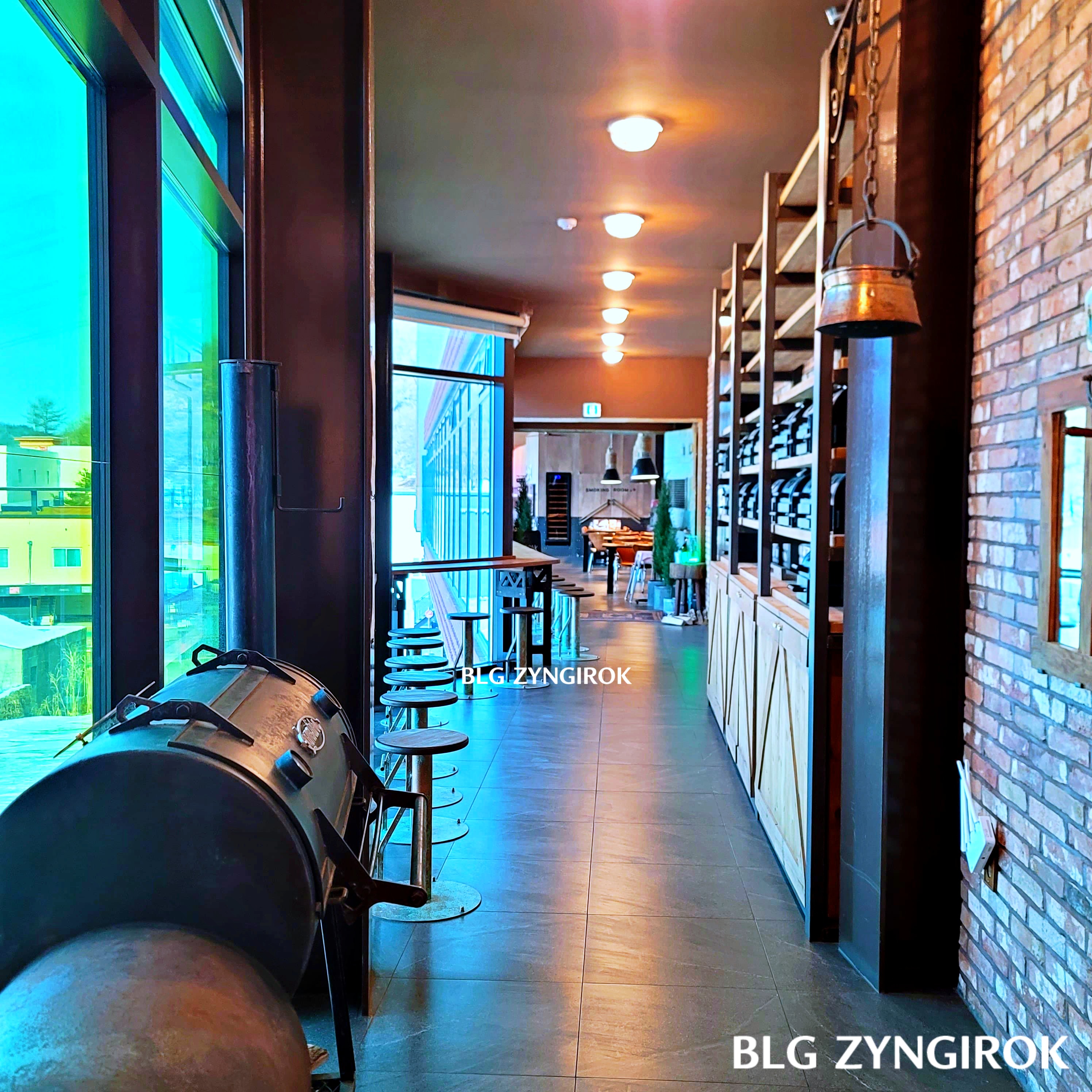 양주 카페 럿지 LODGE 2층 BBQ 공간이다.