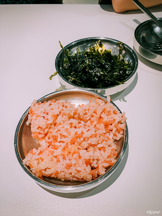 사이드 메뉴인 붉은 밥