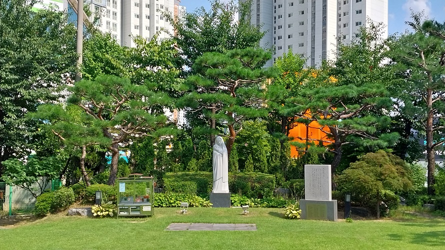 수원 원천동성당 성모동산 성모상 사진
