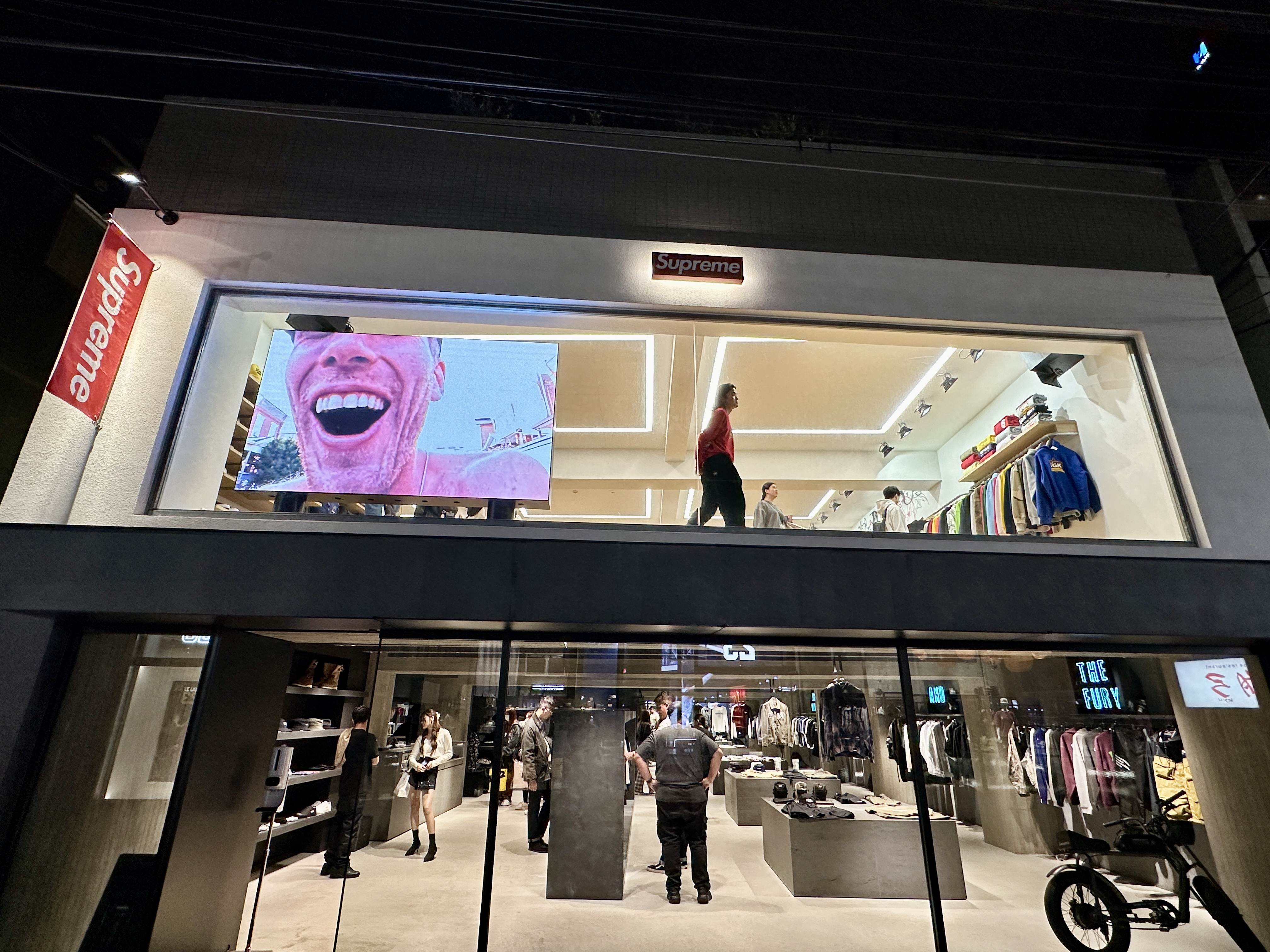 슈프림 하라주쿠