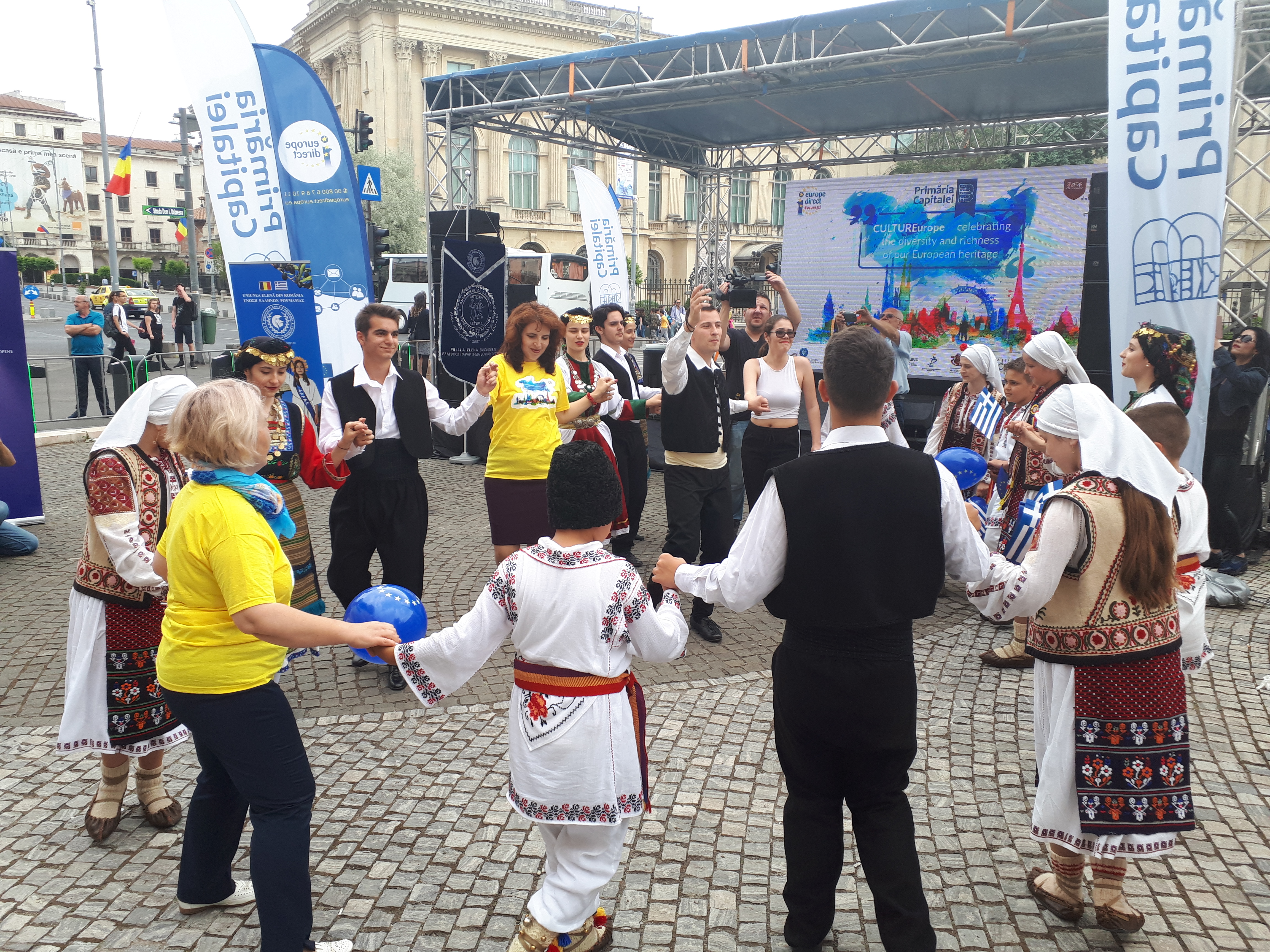 루마니아 부쿠레슈티 모두 함께 춤을