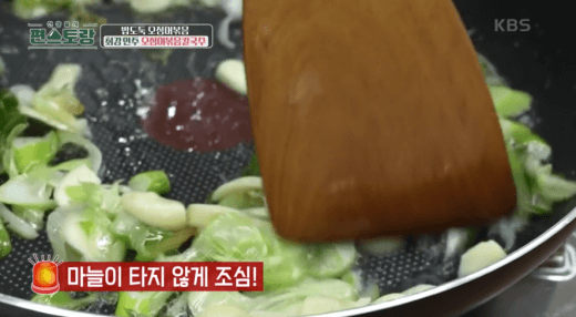 마늘타지않게-볶는-이미지