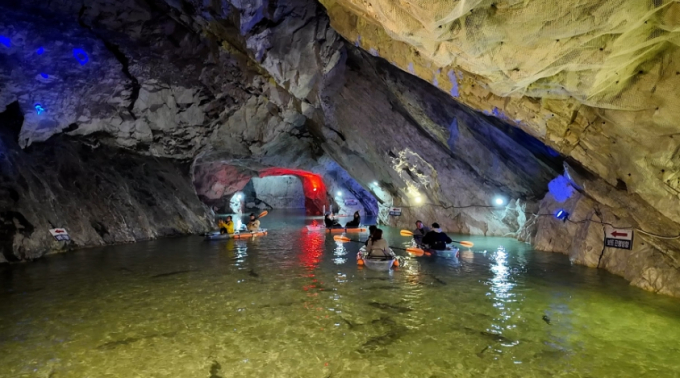 충주 활옥동굴 관람 전 필수 숙지! 투명카약 대기 꿀팁과 동네한바퀴 당일치기 코스 완벽 분석