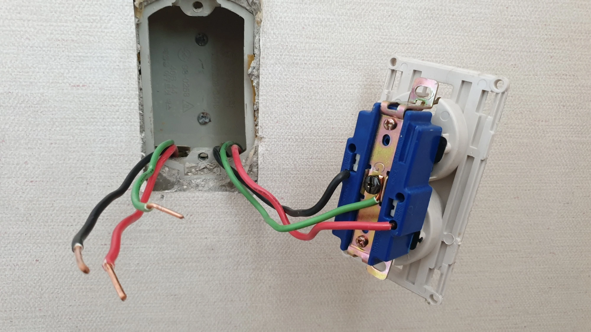 콘센트 전선 빠진 모습