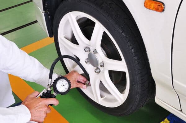 여름철 전기차 타이어 공기압 관리가 전력 효율에 미치는 영향