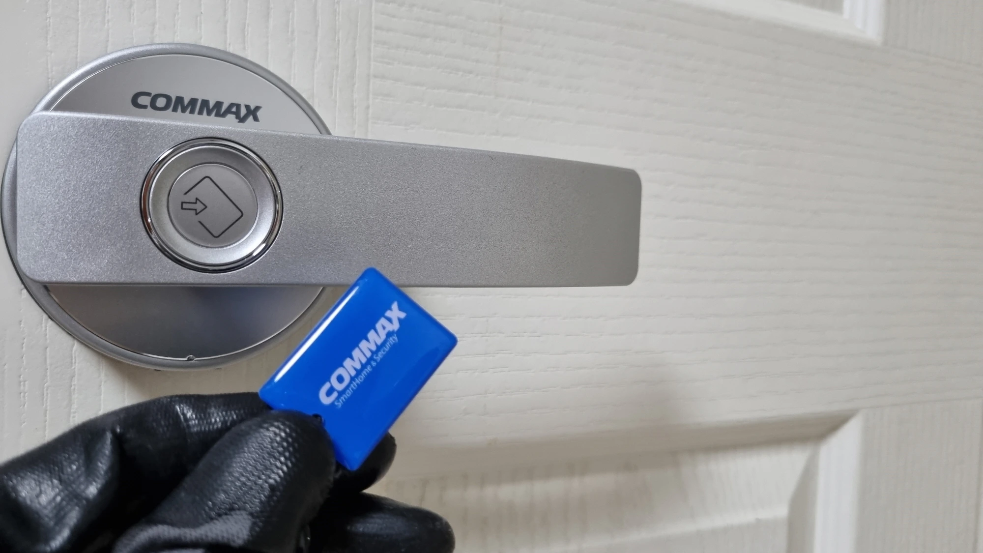 방 문 도어락 설치 완료 모습