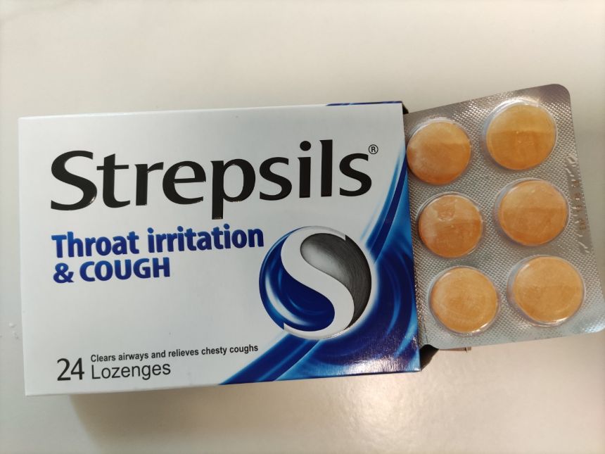 다낭 약국 쇼핑 스트렙실 기침 가래 전용 파란색 암브록솔 성분 및 알약 모양