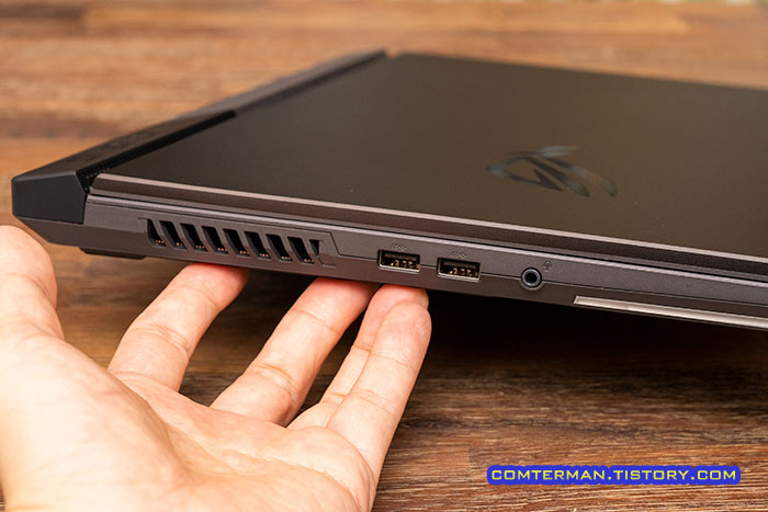 ROG Strix G17 G713QM 옆면 포트
