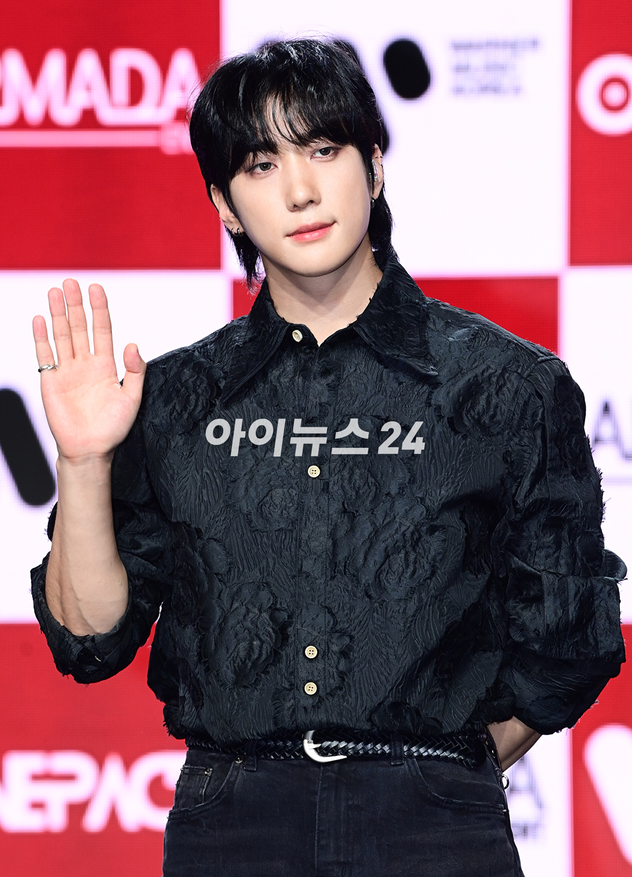 그룹 원팩트가 30일 오후 서울 강남구 청담동 일지아트홀에서 진행된 원팩트 첫 번째 미니 앨범 'Moment' 발매 기념 쇼케이스에 참석하고 있다. [사진=정소희 기자]