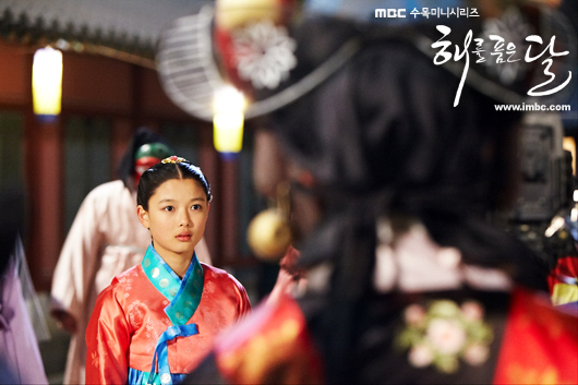 해를 품은 달 포스터