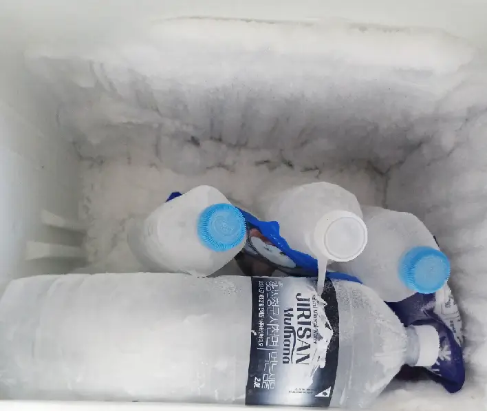 냉장고-성에-물병