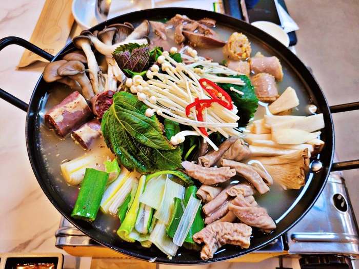 생방송투데이 경기 광주 장지동 고사리 얼큰 순대국 눈꽃 차돌 곱창 순대전골 맛집