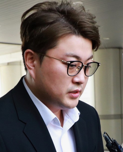 가수 김호중 목발짚고 등장 충격적인 검찰 구형