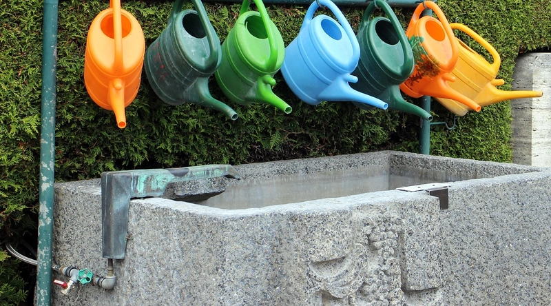 맑은 물에 빠지는 꿈해몽: 긍정적인 신호와 해석