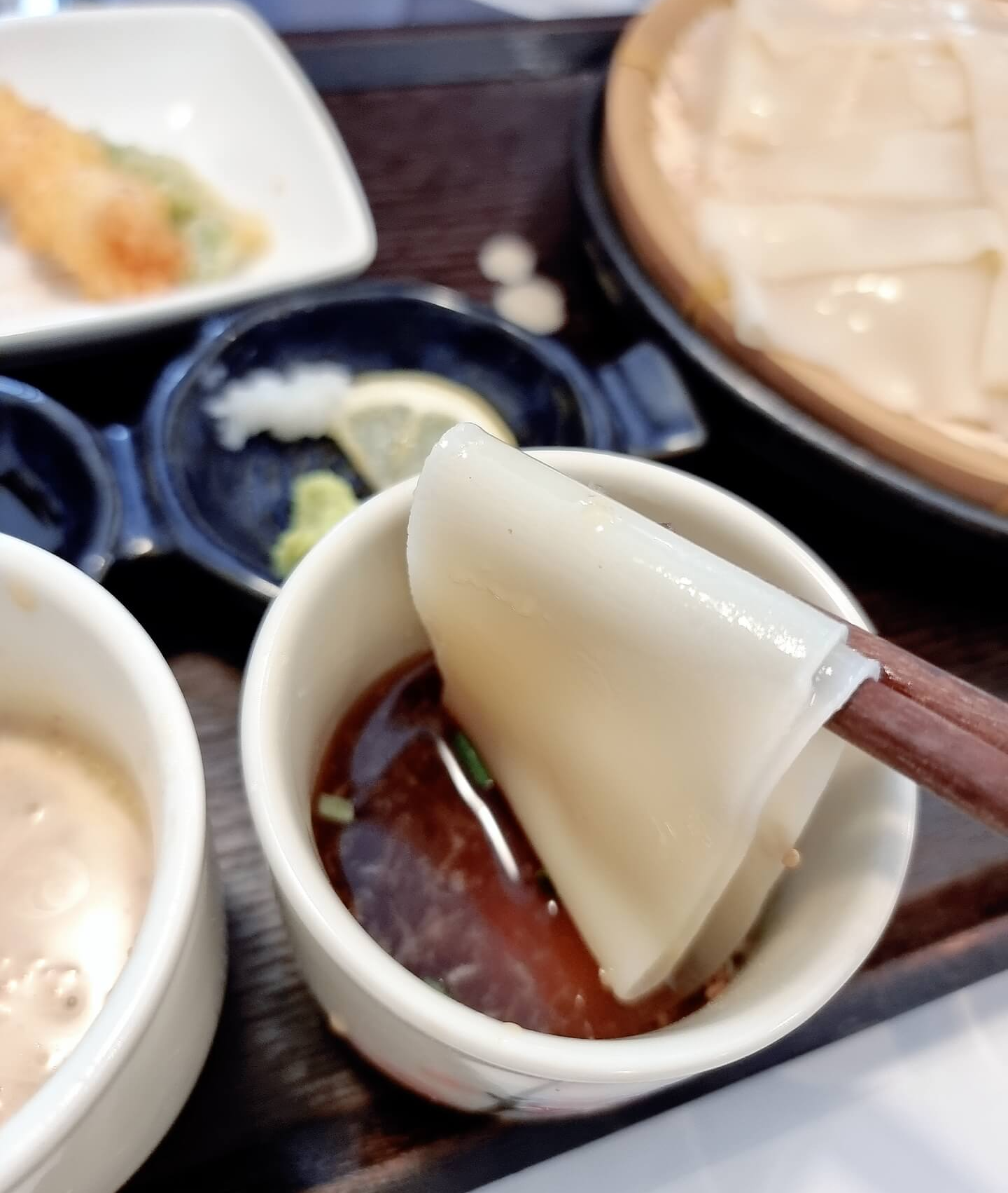 넓적우동 쯔유에 찍어 먹기