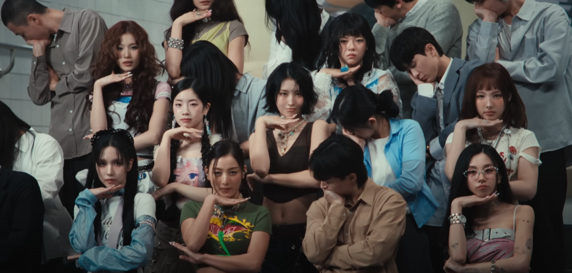 많은 사람들 속의 트와이스