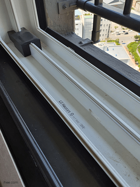 주방_유리창틀_청소 주방_유리창틀_청소