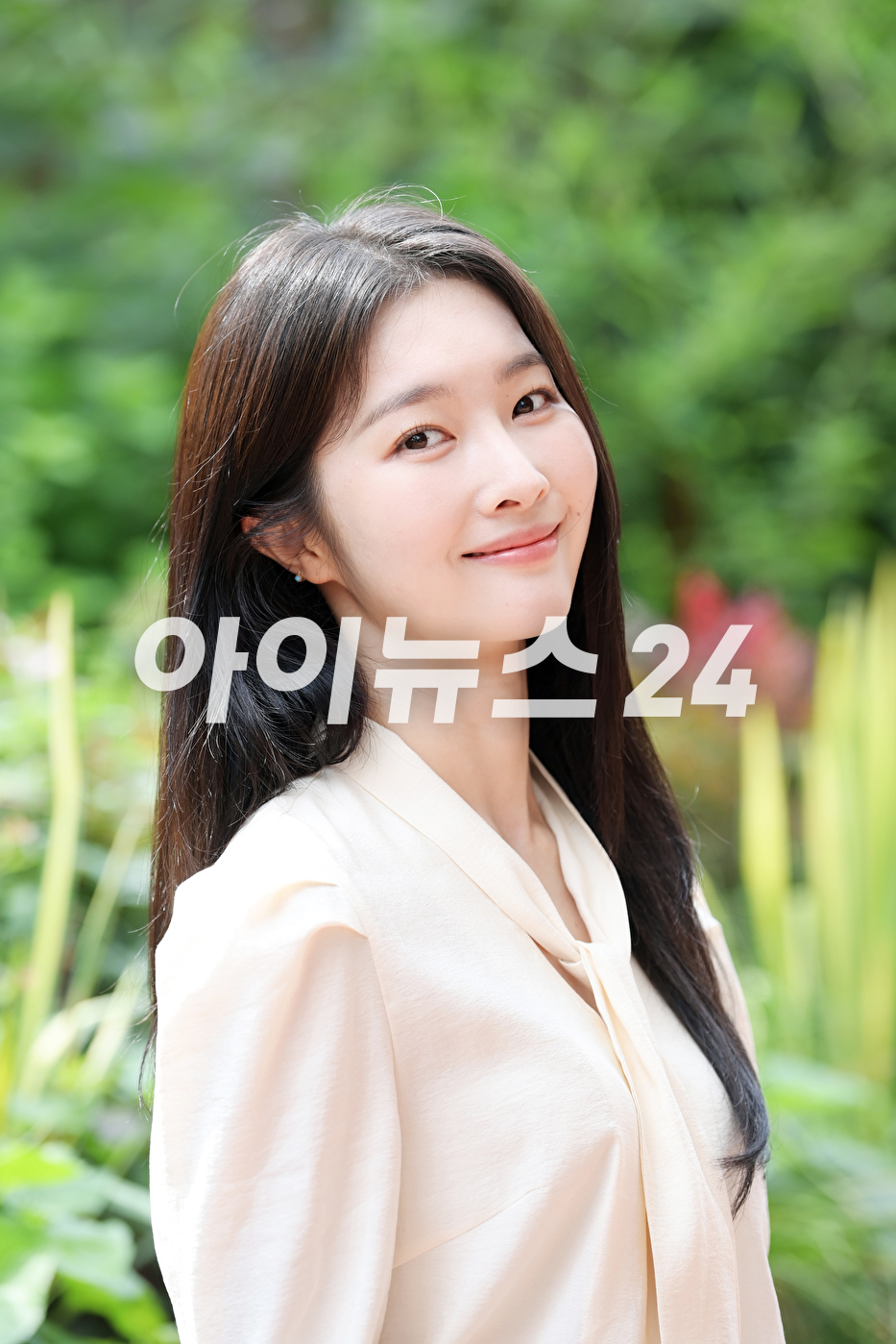 JTBC 수목드라마 '나쁜엄마'에서 '오하영' 역으로 활약한 배우 홍비라가 8일 서울 마포구 상수동에서 진행된 조이뉴스24와의 인터뷰에 앞서 포즈를 취하고 있다. [사진=정소희 기자]