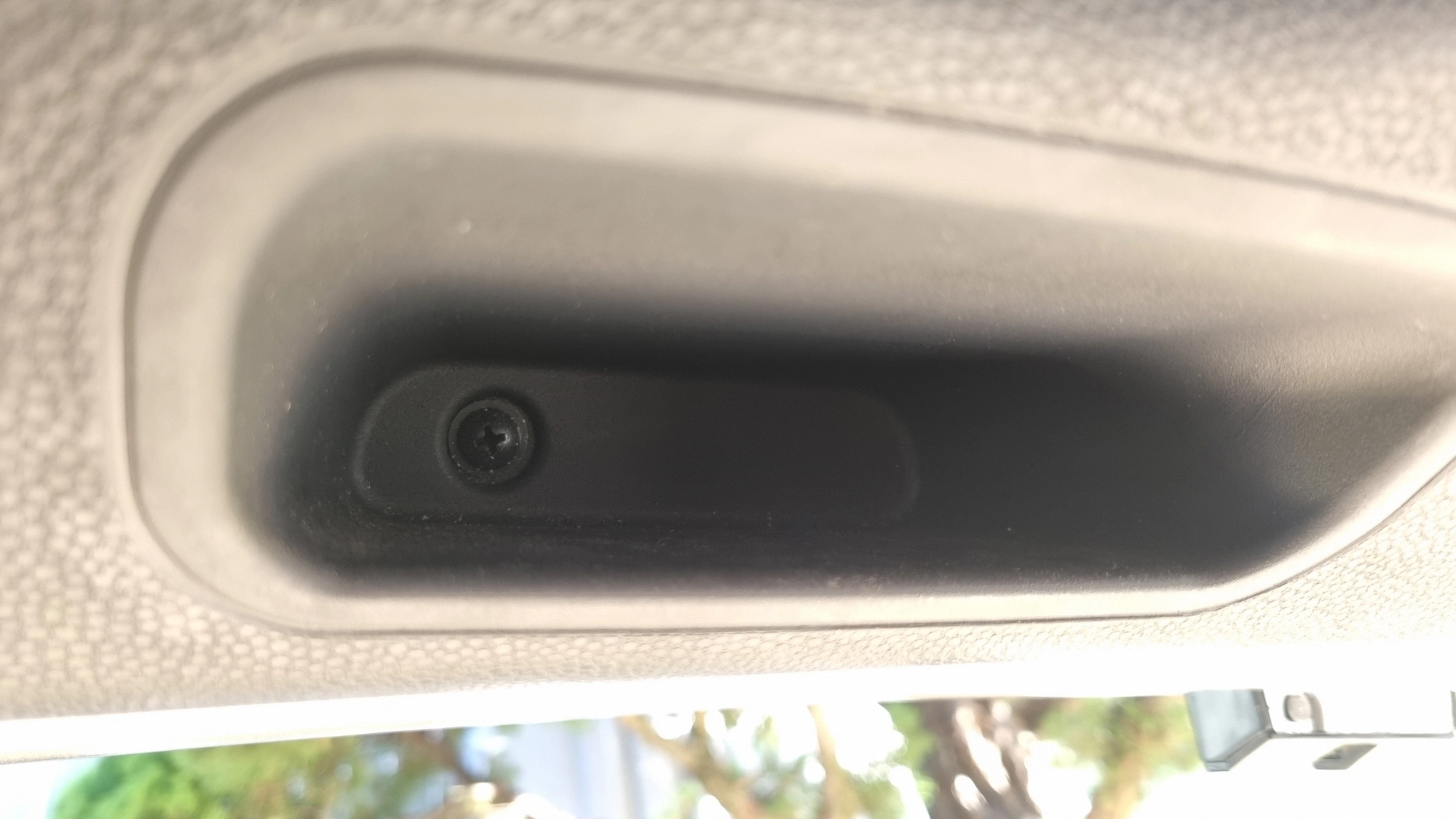 고정 볼트 위치