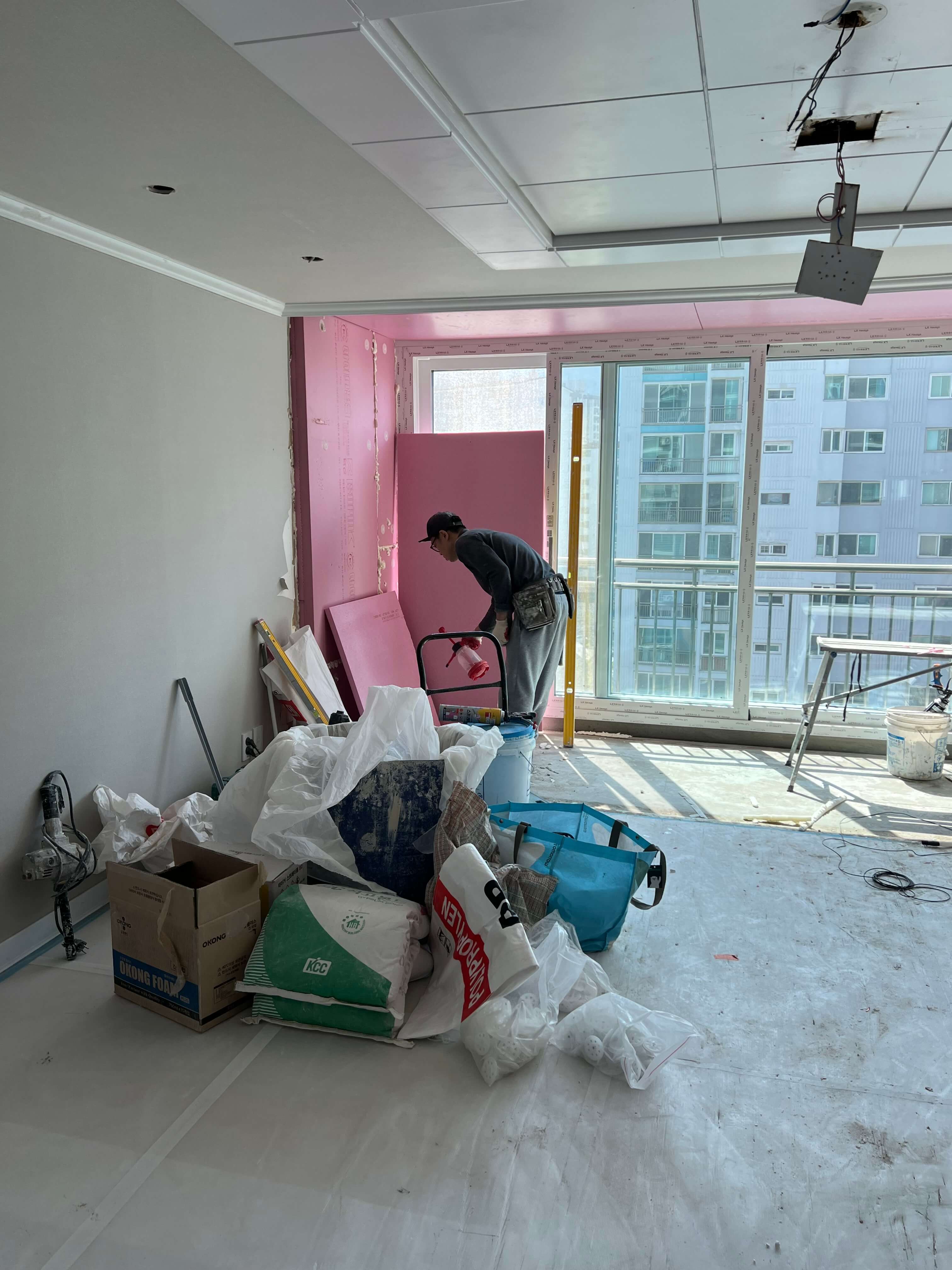 아이소핑크 단열 시공 장면