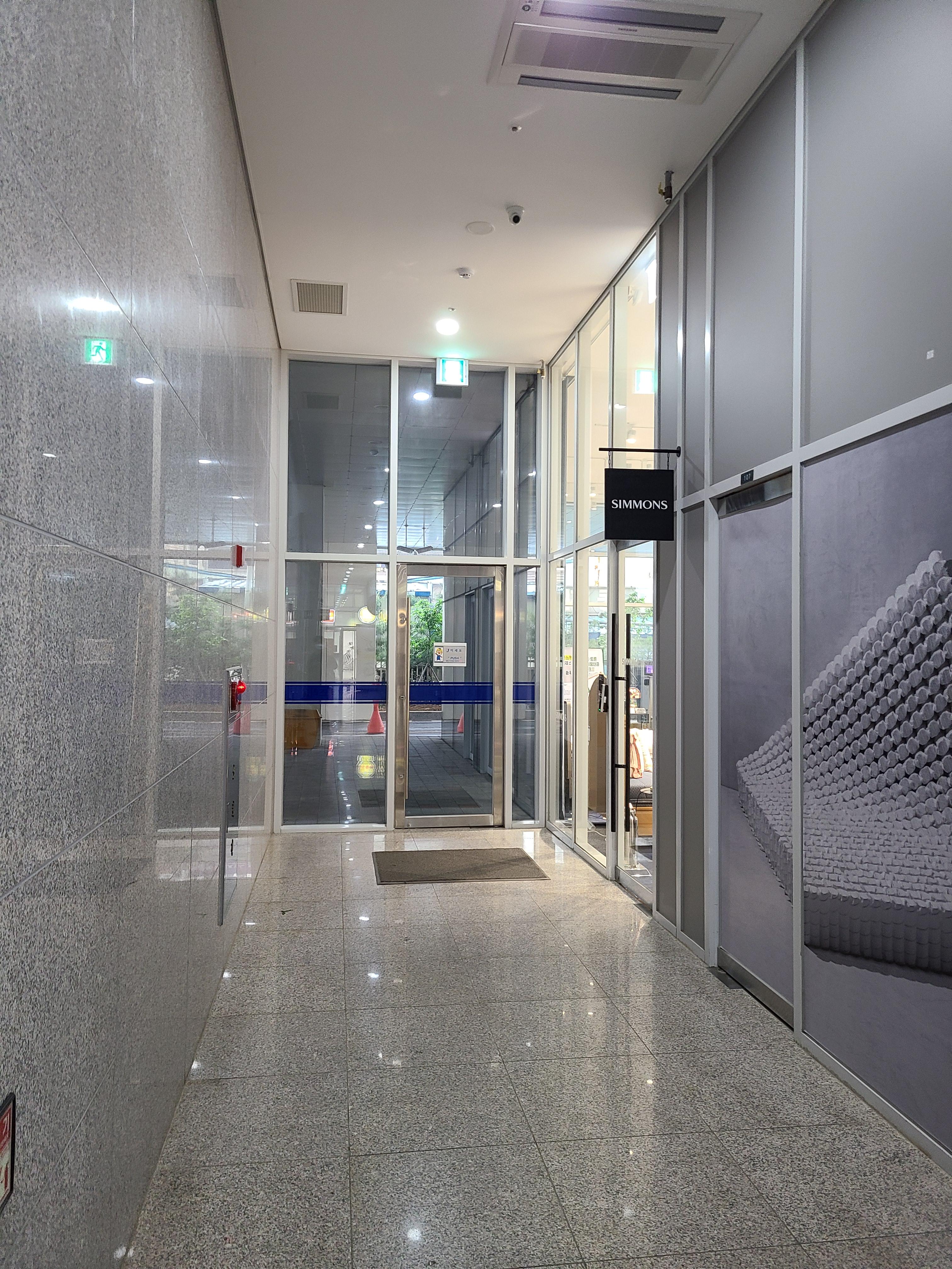 평촌 K비즈리움 1층 내부3