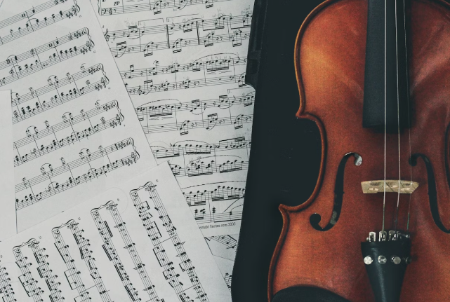 바이올린과 악보 사진