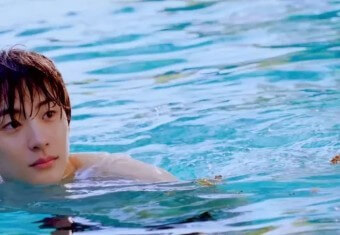 물에-빠졌다-서서히-나오는-남자