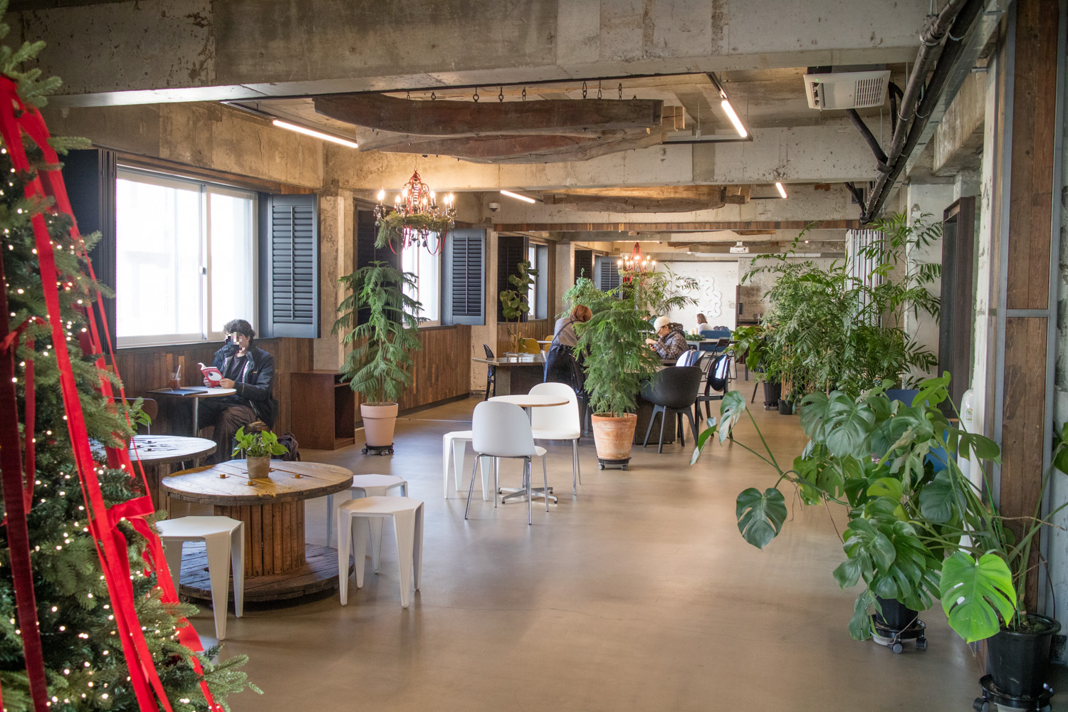 예술의 시간 전시회 산 자와 죽은 자 가운데