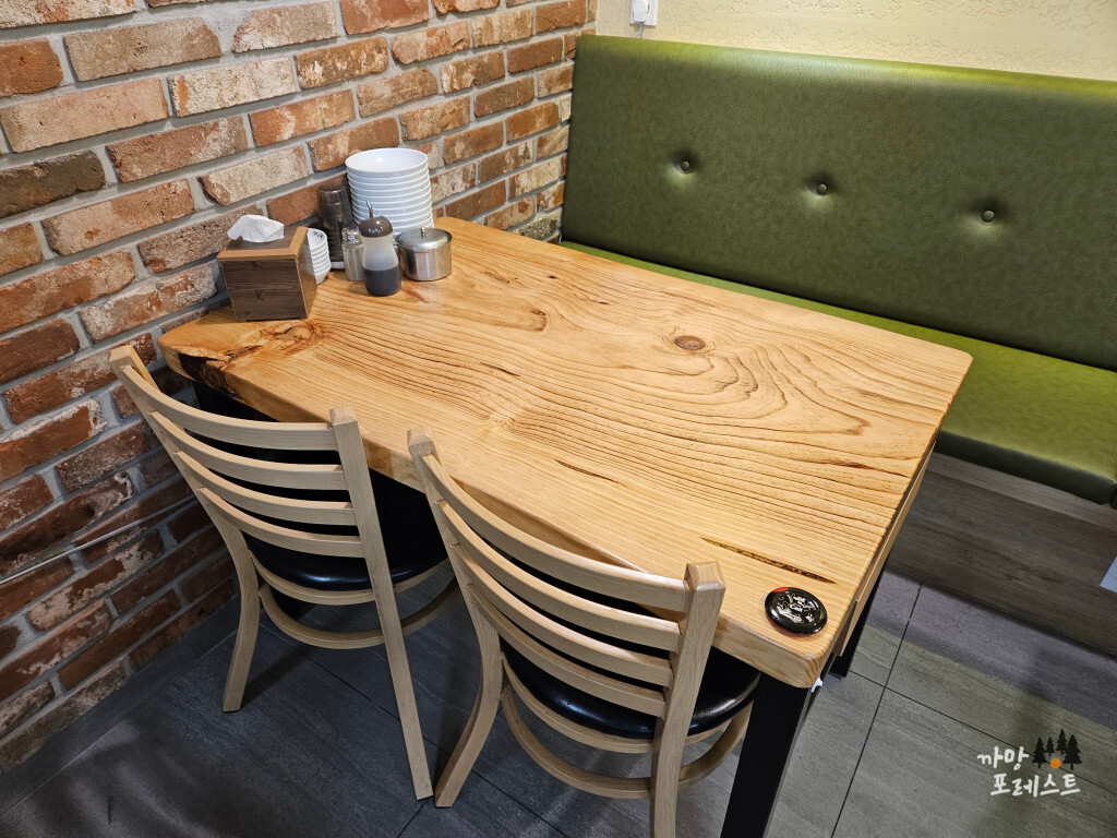 임병주 산동칼국수 테이블