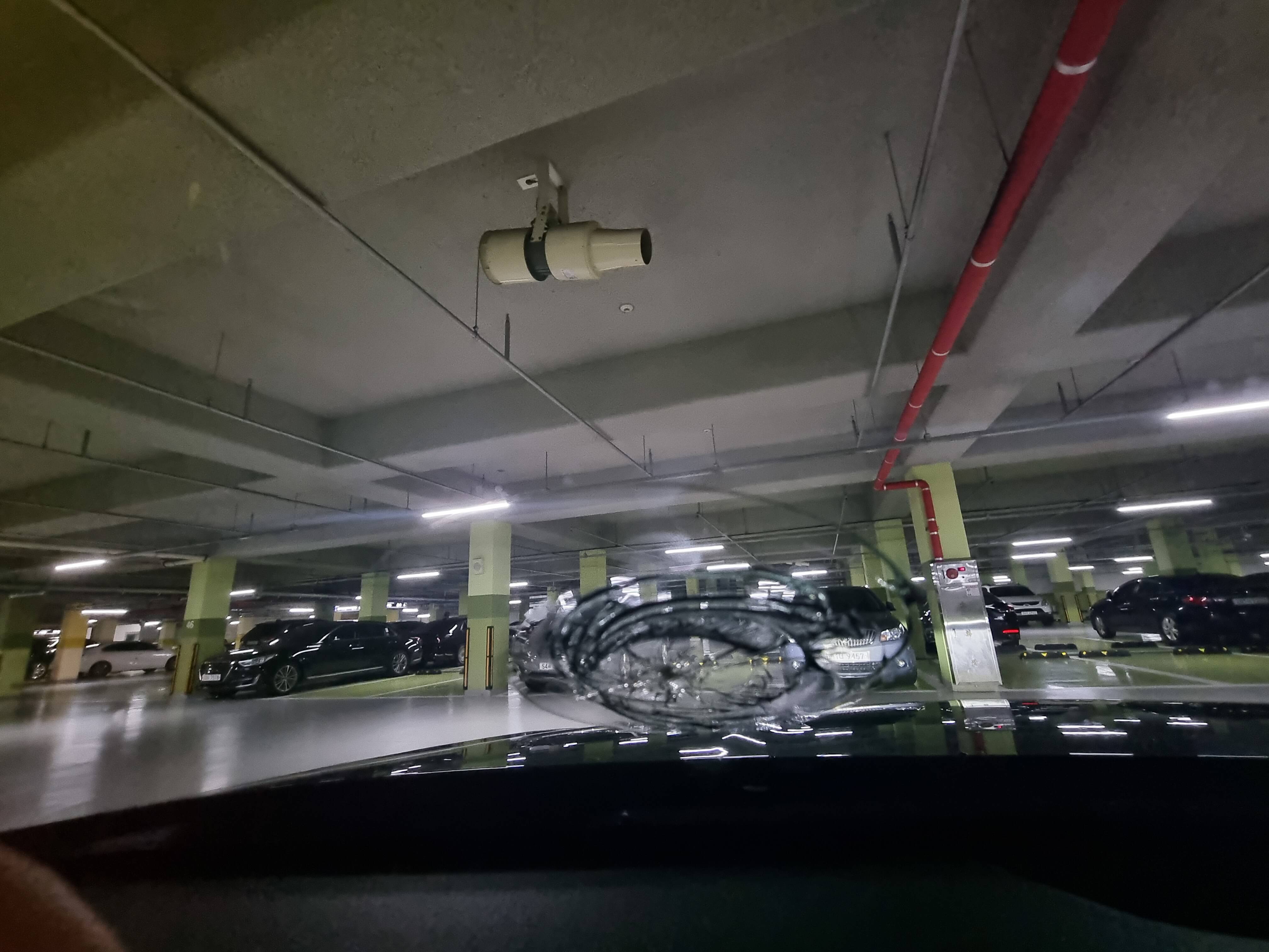 차량-앞유리-파손