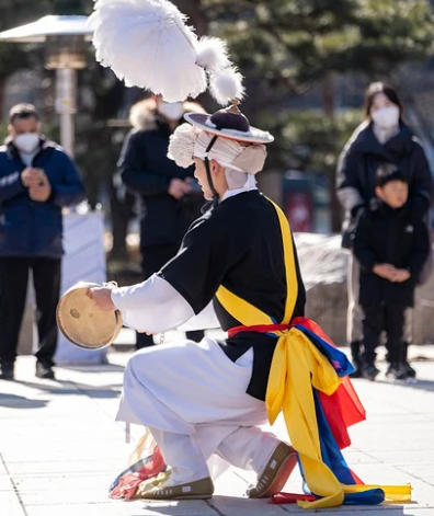 대중음악 외 곡예술 분야의 발전: 국악과 현대음악, 현대 무용 및 연극의 새로운 도전