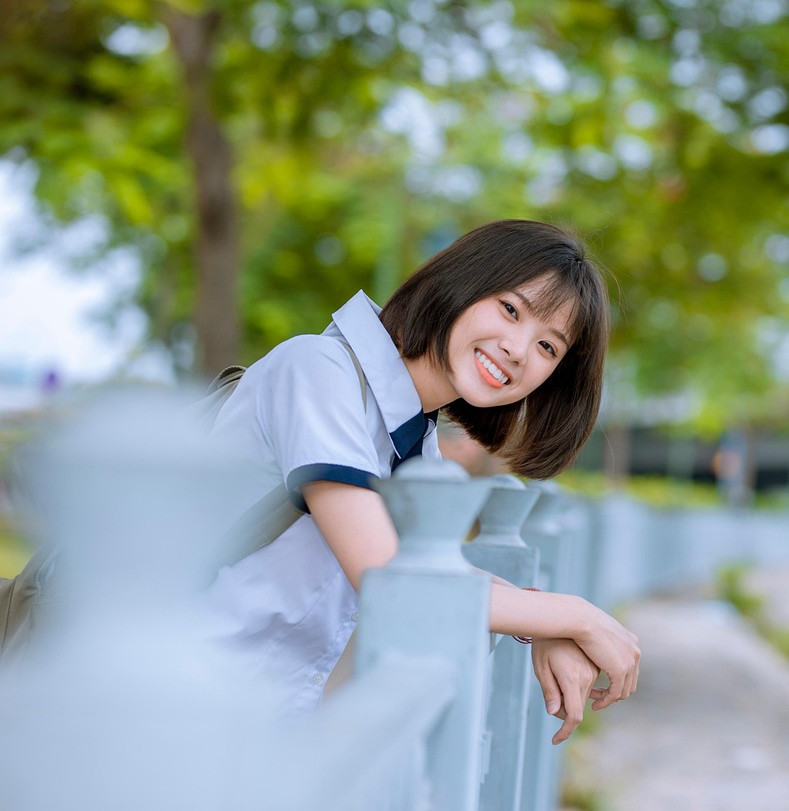 중학생이 웃고 있는 모습