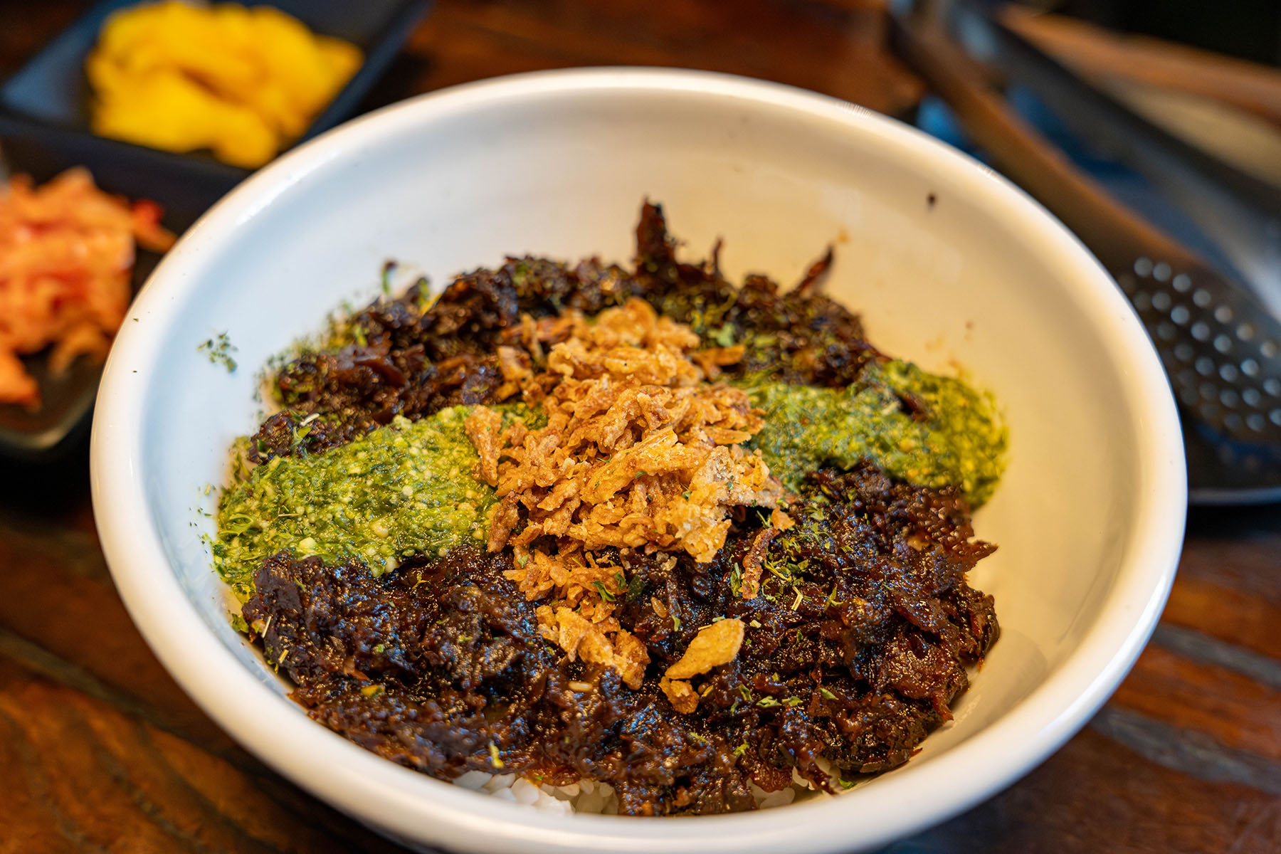 플러스에이블 불고기 바질 페스토 덮밥