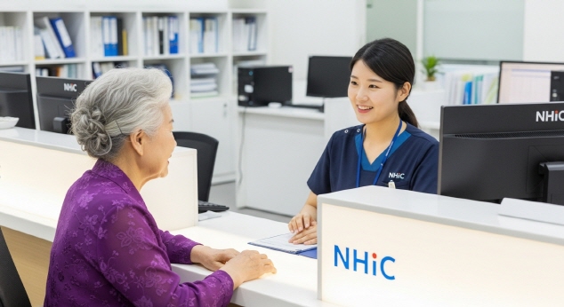 공단에서 장기요양상담 중인 장면